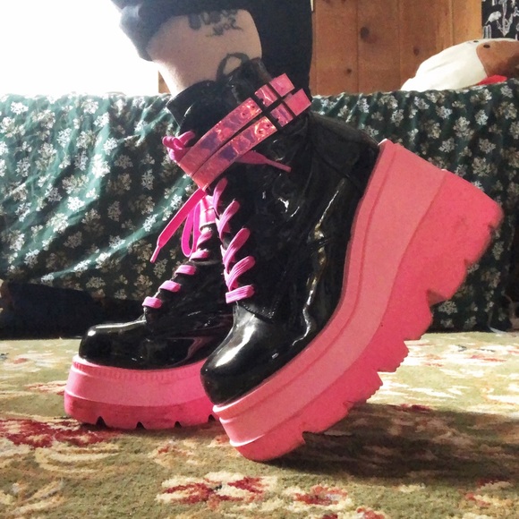 Demonia 4.5” stacked wedge UV Neon boots - Picture 1 of 4